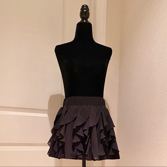 Black party skirt - Picture 3 of 3